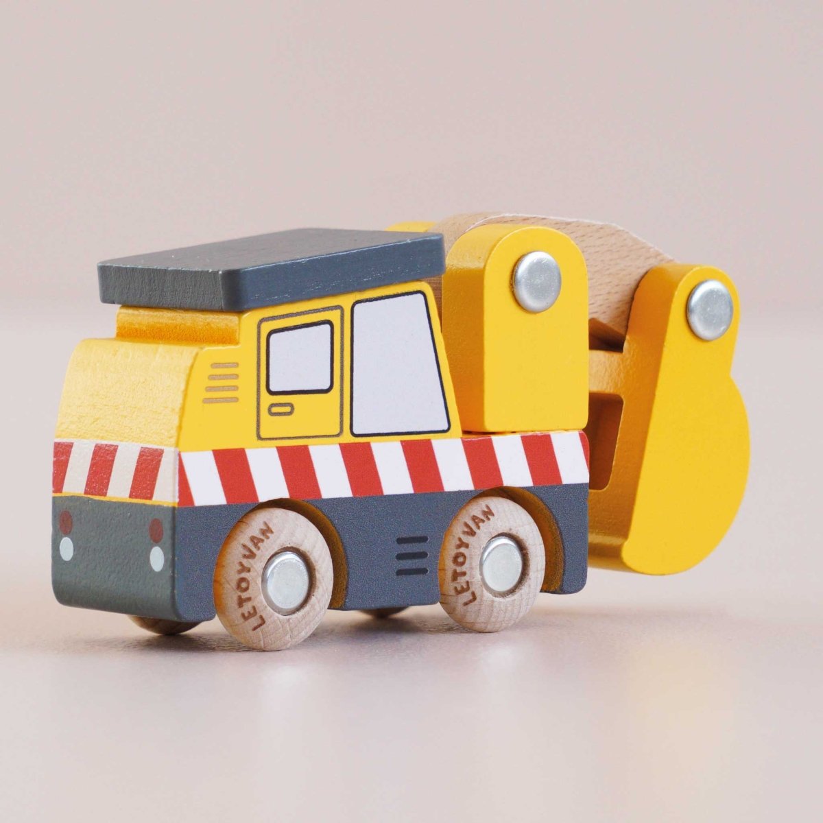 No. 37 GT210 Eddie Wooden Excavator - Le Toy Van, Inc. Toys sold by Rosebud & Jo