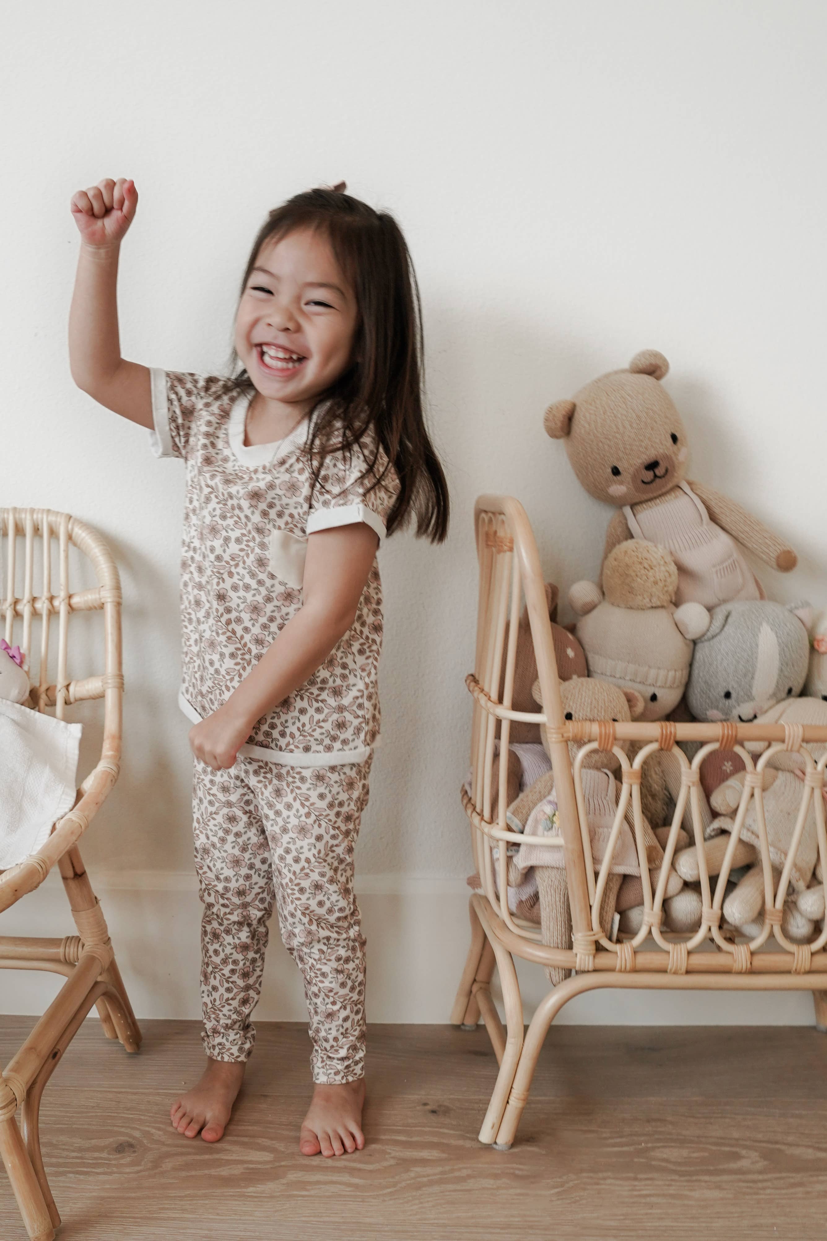 Leggings and T-Shirt in Floral Garland